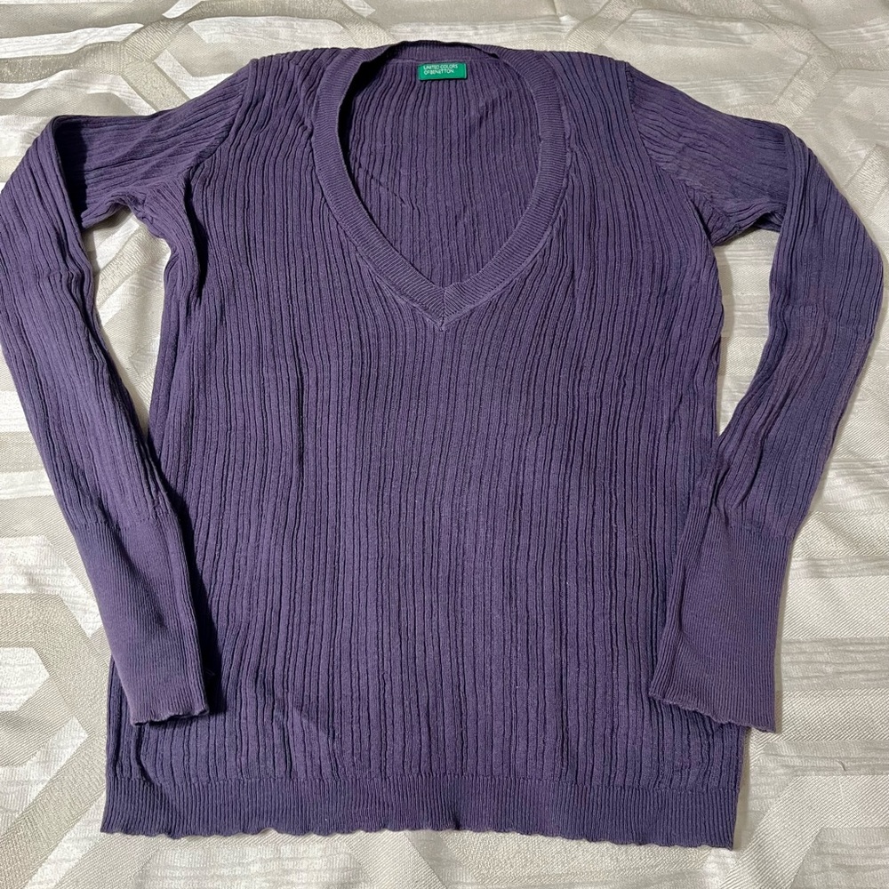 UNITED COLORS OF BENETTON Purple V-Neck Women’s Sweater - Size XS.